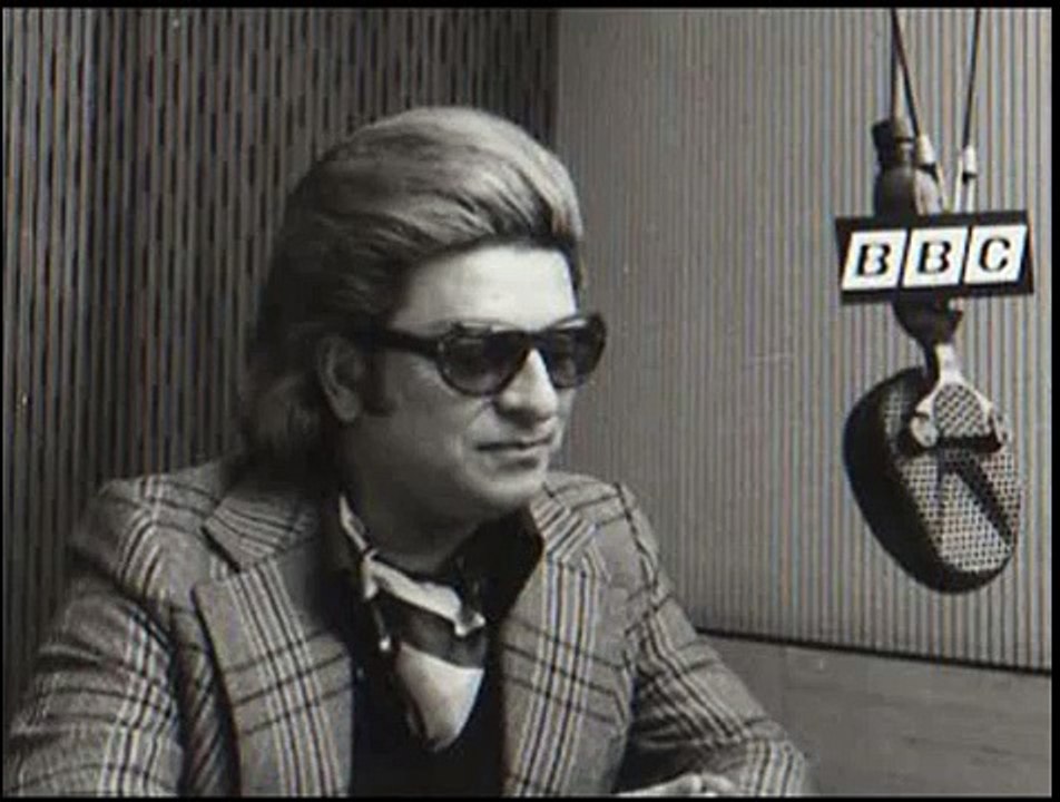 Zeki Müren - Gelmedim Sana (Köşeyi Dönüp de)