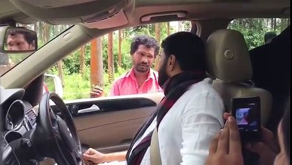 മമ്മൂക്കയുടെ ജാഡാ കണ്ടോ എന്ന് ഇനി ആരും പറയില്ല  Mammootty Awesome moment with a Fan
