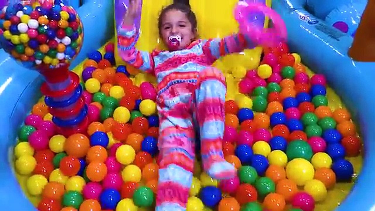 Giant Dubble Bubble Gumball Machine - Bubble Gum Challenge - SUPER GROSS! - MaddaKenz Extended Cut