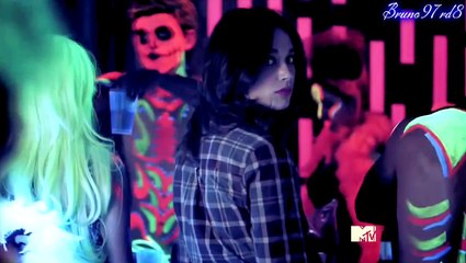 Scott and Kira are at a Glow in a Dark Party