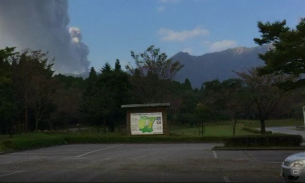 Gunung Shinmoedake Erupsi Setelah 6 Tahun Tak Aktif