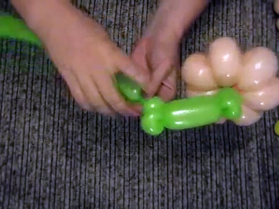 Необычный цветок из шаров The flower of the balls Twisting