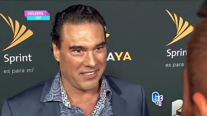 Un acteur mexicain gifle violemment un journaliste