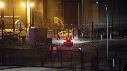 Greenpeace tire un feu dartifice à la centrale nucléaire de Cattenom