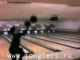 Jonglage avec des boules de bowling