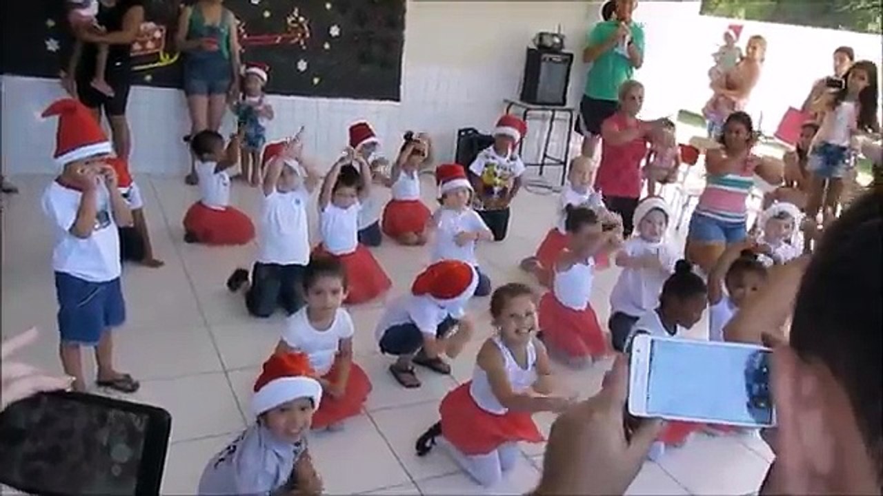 APRESENTAÇÃO DE NATAL NA CRECHE (BERÇÁRIO E MATERNAL)