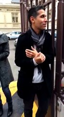 Devant la cour d'appel de Dijon, l'instituteur de Genlis remercie ses soutiens