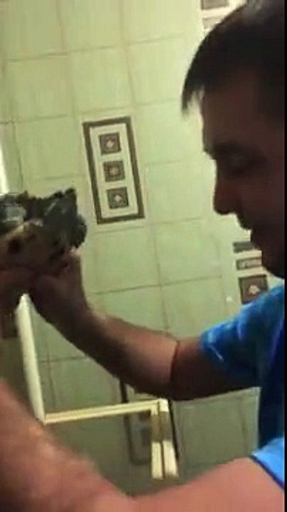 On se demande encore comment ce mec a pu être aussi stupide