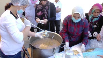 İhl Öğrencilerinden Bin Kişiye Aşure İkramı