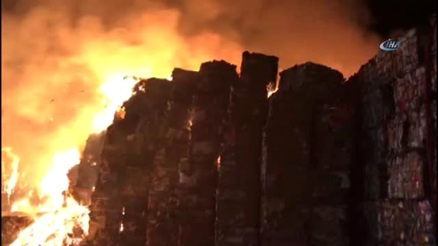 Kahramanmaraş'ta Kağıt Fabrikası Alev Alev Yandı