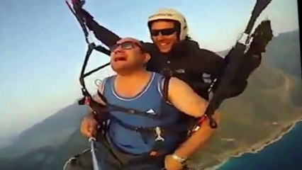 Descargar video: Ölüdeniz Yamaç Paraşütü Sayesinde Adrenalin Dolu Tatil