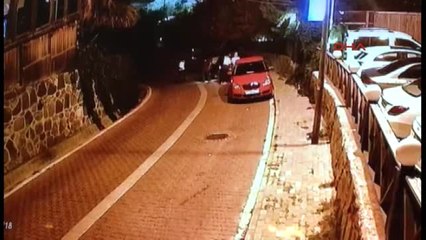 Yönetmenden Çaldıkları Otomobille Çapkınlık Yaparken Yakalandılar