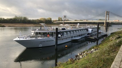 Petit demi-tour pour le long "Loire princesse" à Ancenis
