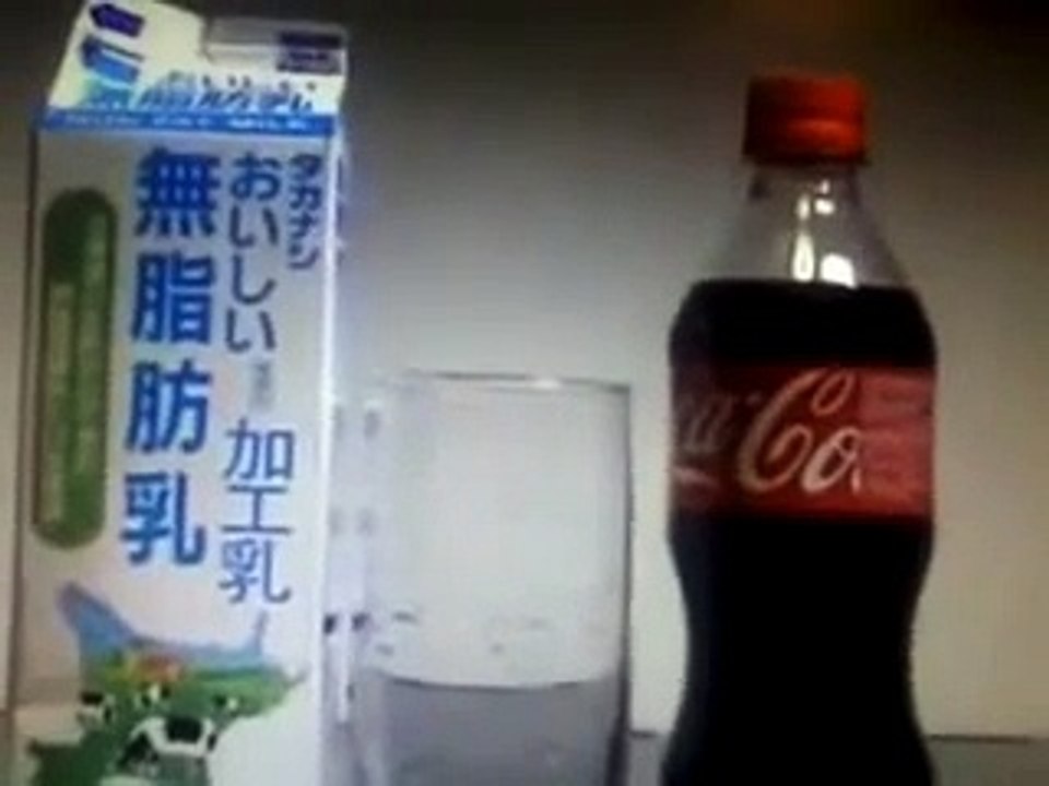 O que acontece se misturar leite com coca cola