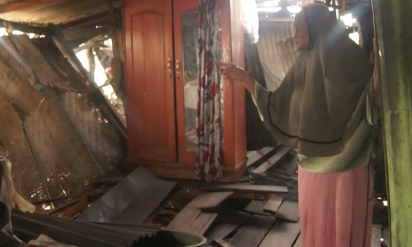 Miris, 2 Nenek Lansia Tinggal di Rumah Nyaris Roboh