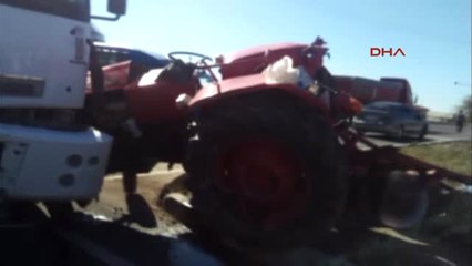Tekirdağ Kamyonla Çarpışan Traktörün Sürücüsü Yaralandı