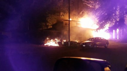 Californie : il filme sa maison et son quartier ravagés par les flammes