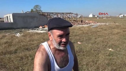 Tekirdağ Çorlu'da Tarlaya Kaçak Yapılan Barakalar Yıkıldı