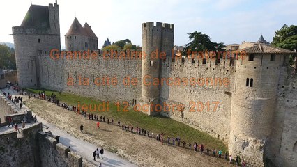 Fraternité Générale : les élèves entourent la cité de Carcassonne