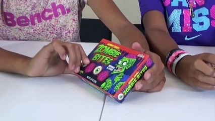 FREAKY JOKER FACE MAKEUP Gross Halloween Candy Review TOYS TO SEE