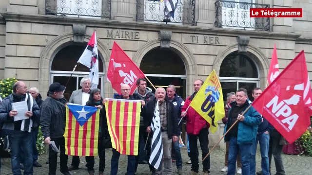 Catalogne. Une trentaine de personnes manifestent à Carhaix