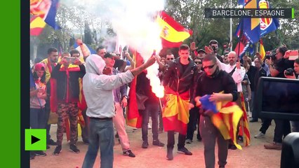 [Actualité] Des représentants de l’extrême droite brûlent des drapeaux catalans à Barcelone
