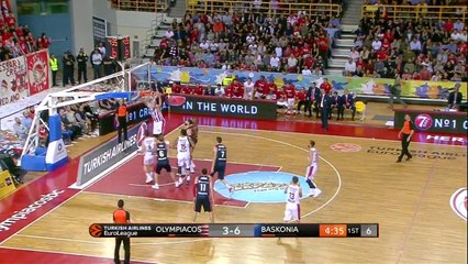 To επιβλητικό κάρφωμα από τον Νίκολα Μιλουτίνοφ - Ολυμπιακός vs Μπασκόνια - 12.10.2017