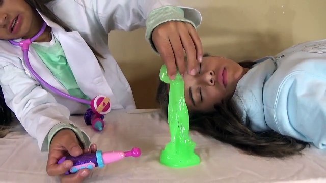 BAD BABY BLOODY TOOTH Doc McStuffins Surgery and Checkup GUMBALLS Spiders SURPRISE EGGS TOYS