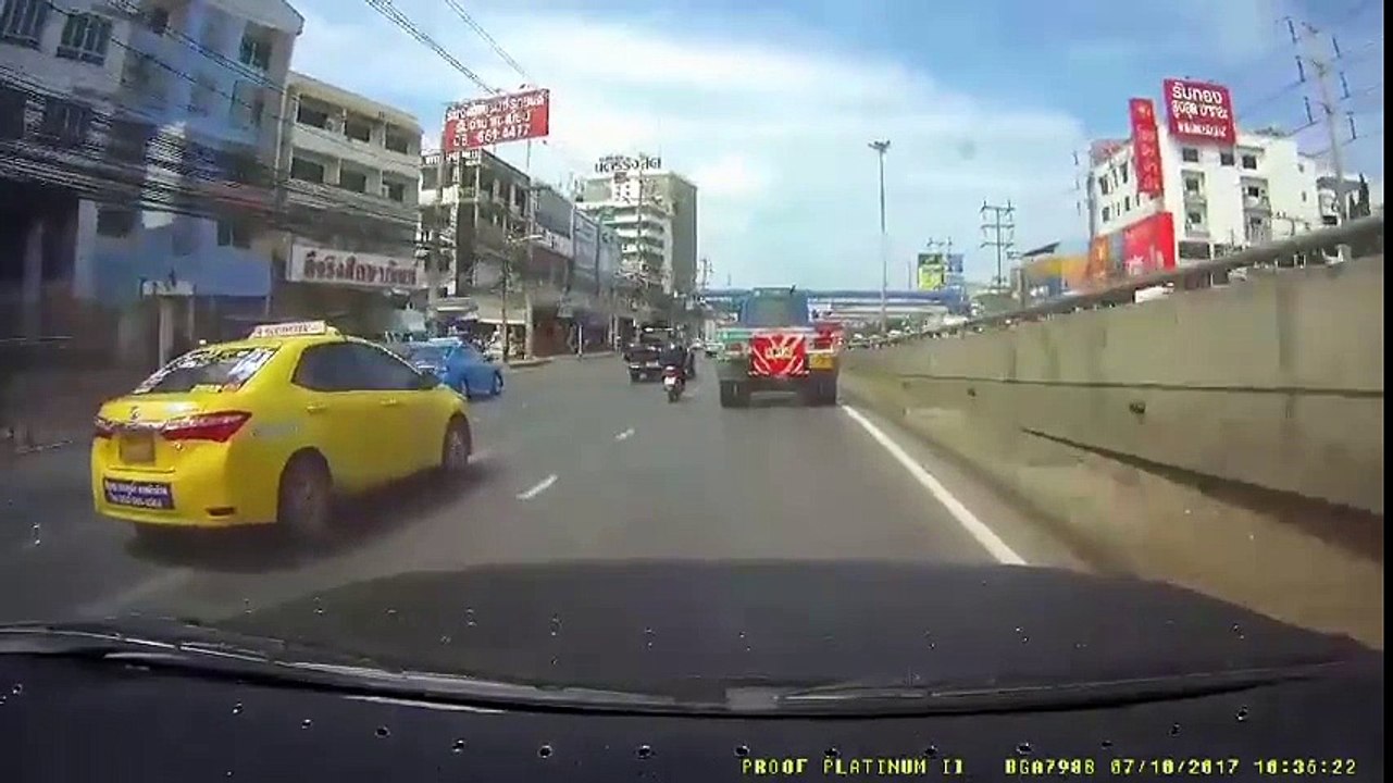 Camión perdió su remolque y estuvo a punto de causar una tragedia