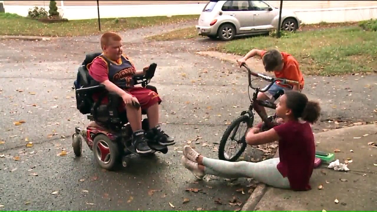 12-Year-Old Sells Lemonade to Raise Money for Handicapped-Accessible