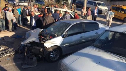 Pikap ile Otomobil Çarpıştı: 8 Yaralı