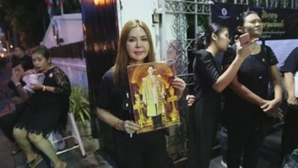 Tailandia recuerda al rey Bhumibol Adulyadej en su primer aniversario luctuoso