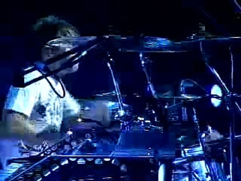 Muse - New Born, Universal Amphitheater, KROQ Almost Acoustic Christmas, Los Angeles, CA, USA  12/11/2004