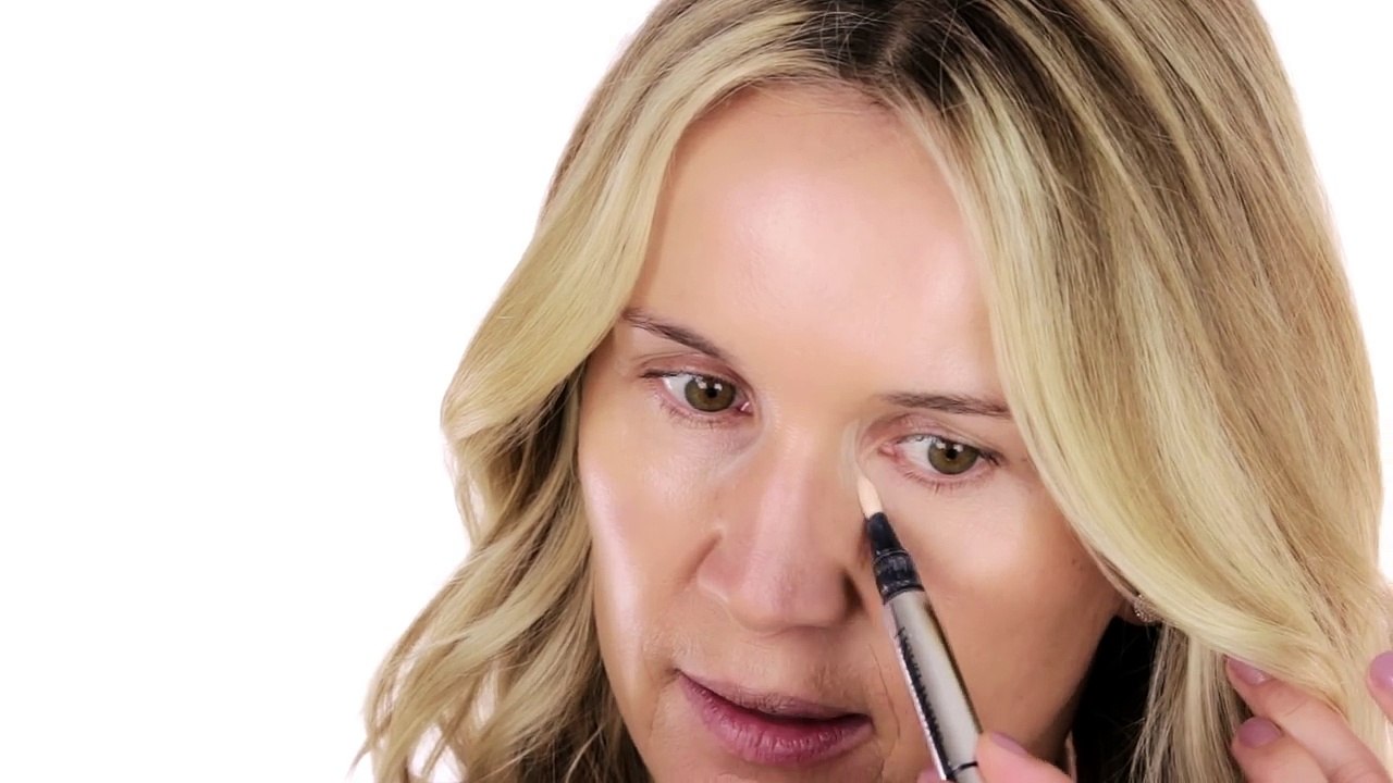 Natural, Easy and Fast Daily Makeup Look by Celebrity Makeup Artist Monika Blunder