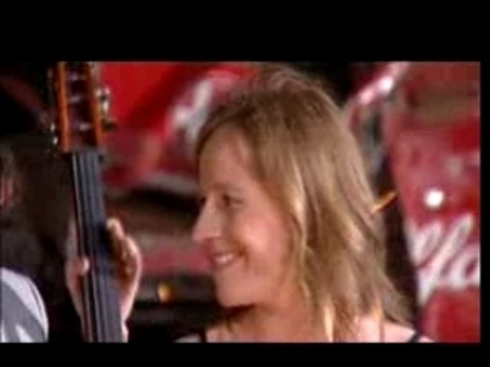 VIDEO CLIP C'EST NECESSAIRE