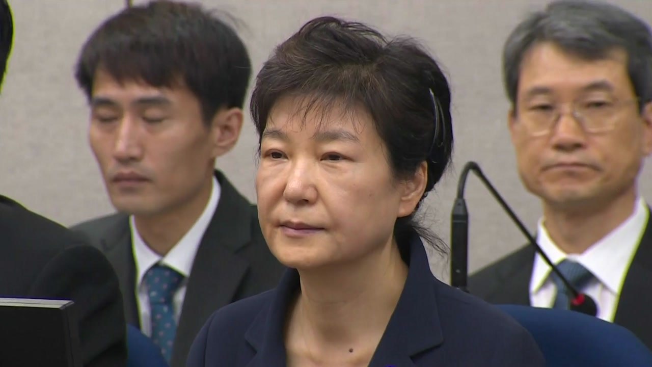 박근혜 前 대통령 구속 연장 오늘 결정 / YTN