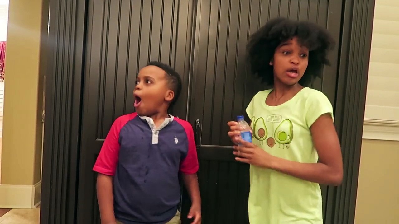 Shiloh And Shasha HAUNTED HOUSE! - Onyx Kids