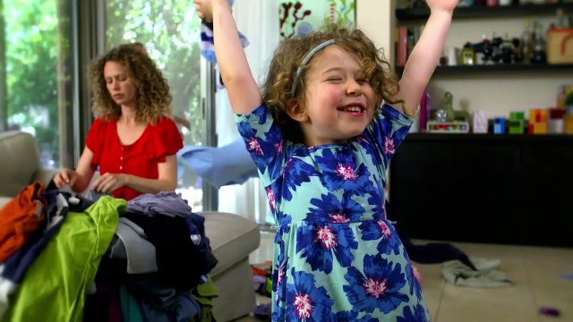 Ce robot est capable de repasser et plier votre linge à votre place...