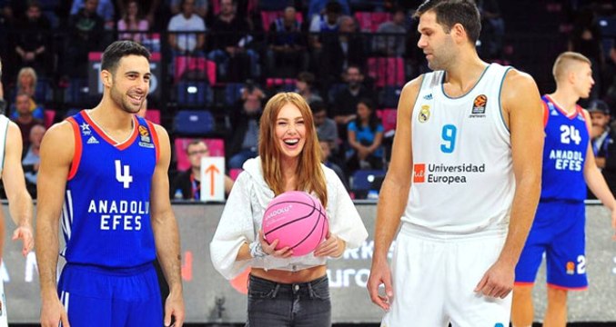 Anadolu Efes-Real Madrid Maçının Hava Atışını Elçin Sangu Yaptı