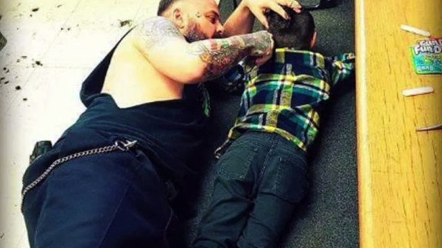 Pour mettre ce petit garçon autiste à son aise, ce coiffeur canadien a fait quelque chose d'incroyable