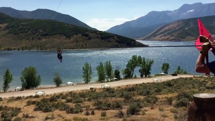 Un tour de tyrolienne qui ne se passe pas comme prévu !