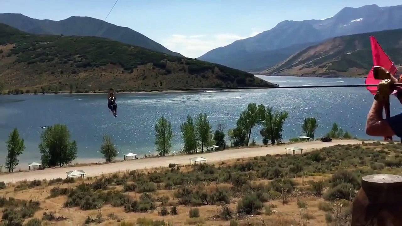 Un tour de tyrolienne qui ne se passe pas comme prévu !