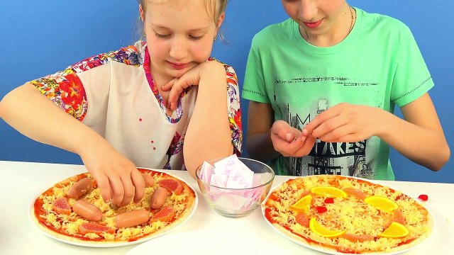 ОБЫЧНАЯ ЕДА ПРОТИВ МАРМЕЛАДА! ПИЦЦА ЧЕЛЛЕНДЖ! У КОГО ВКУСНЕЕ? Real Food vs Gummy Food Challenge!