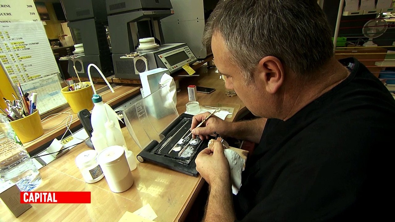 AVANT-PREMIERE - Capital (M6): Entre le prothésiste dentaire et le dentiste, le prix d'une couronne dentaire est multiplié par... cinq ! - VIDEO