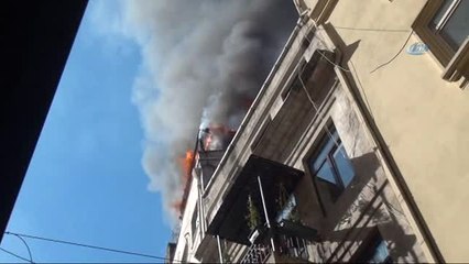 Beyoğlu'nda 6 Katlı Binada Yangın Paniği