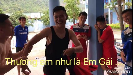 Nghiêm Xuân Tú và đồng đội tại Than Quảng Ninh diễn lại tuyệt phẩm "Em Gái Mưa"