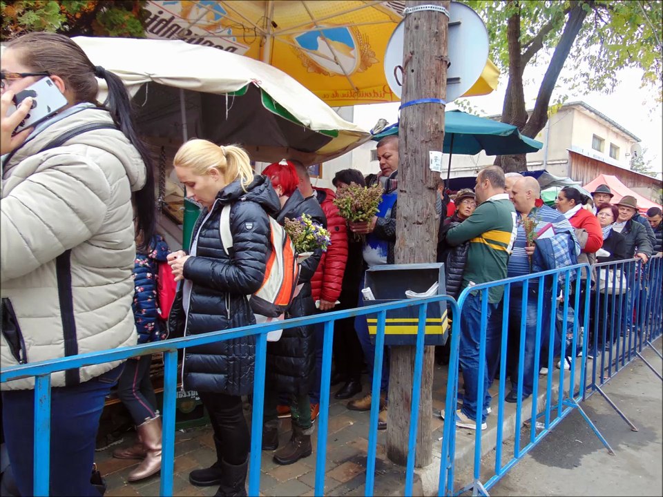 Pelerini din toata tara au venit la Iasi sa se roage la Sf. Cuvioasa Parascheva 13 oct. 2017