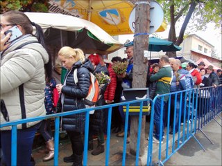Pelerini din toata tara au venit la Iasi sa se roage la Sf. Cuvioasa Parascheva 13 oct. 2017