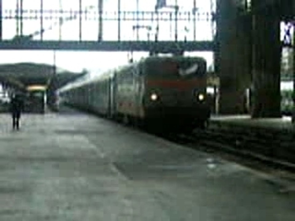 train corail arivant a la gare d'austerlitz