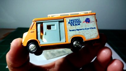 トミカ Tomica NO.49 Isuzu Elf Hi-Roof - Tomica Vintage Black Box Series 1970's - 1980's (1)